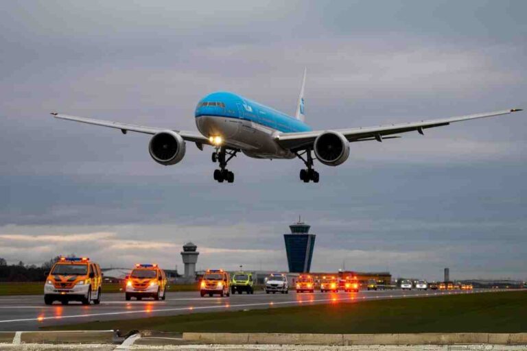 KLM Flight KL635 Diverts to Glasgow After Declaring Emergency