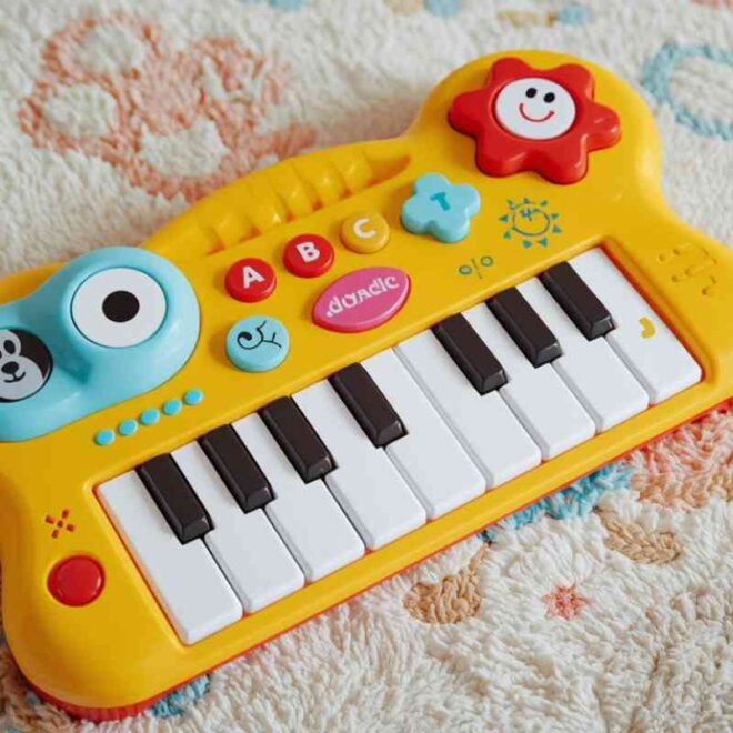 Does Berchet Media the Baby Keyboard Feature Yo Gabba Gabba